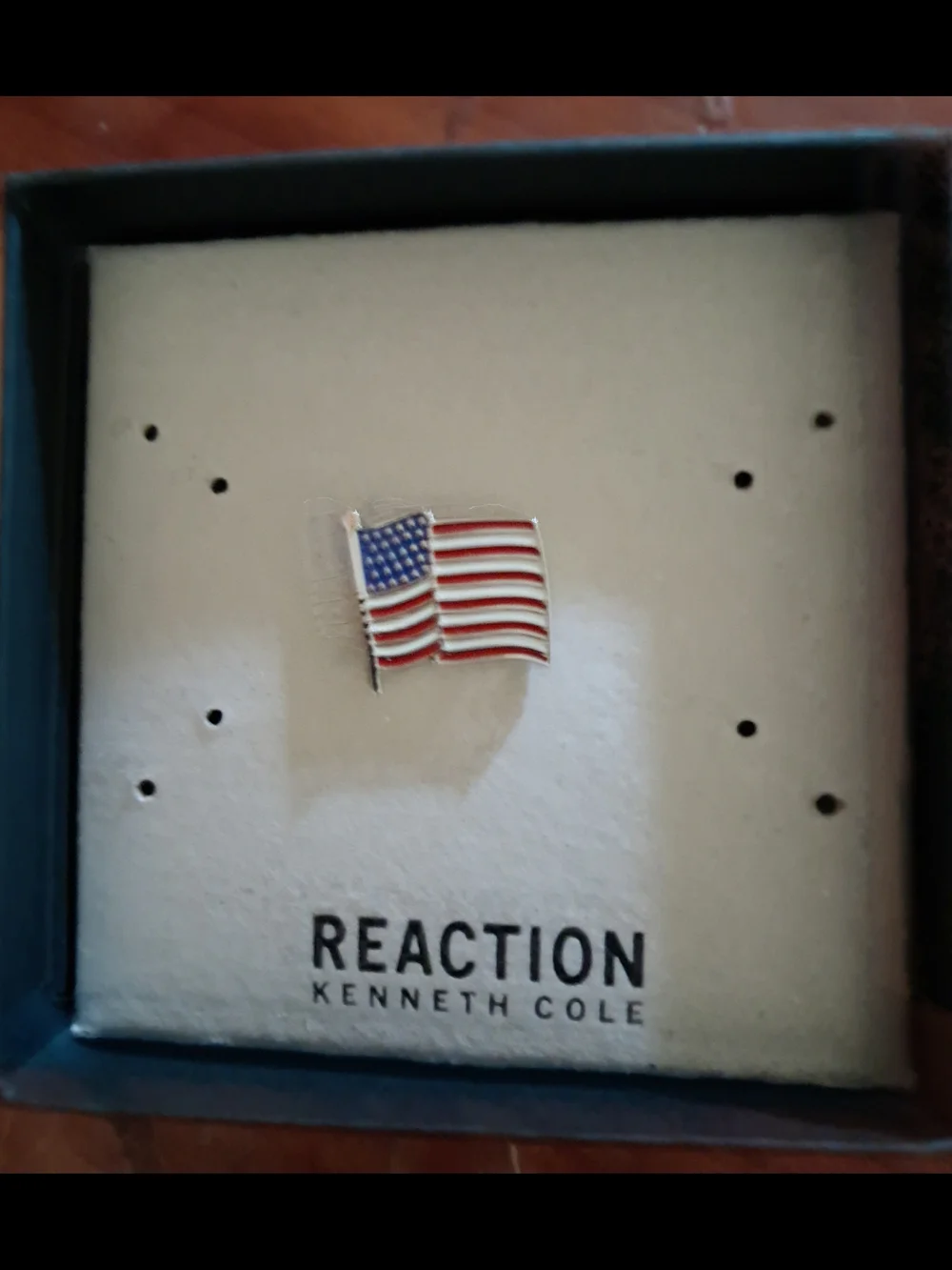 Kenneth Cole Reaction Enamel American Flag Lapel Pin in Red White Blue - Picture 1 of 2